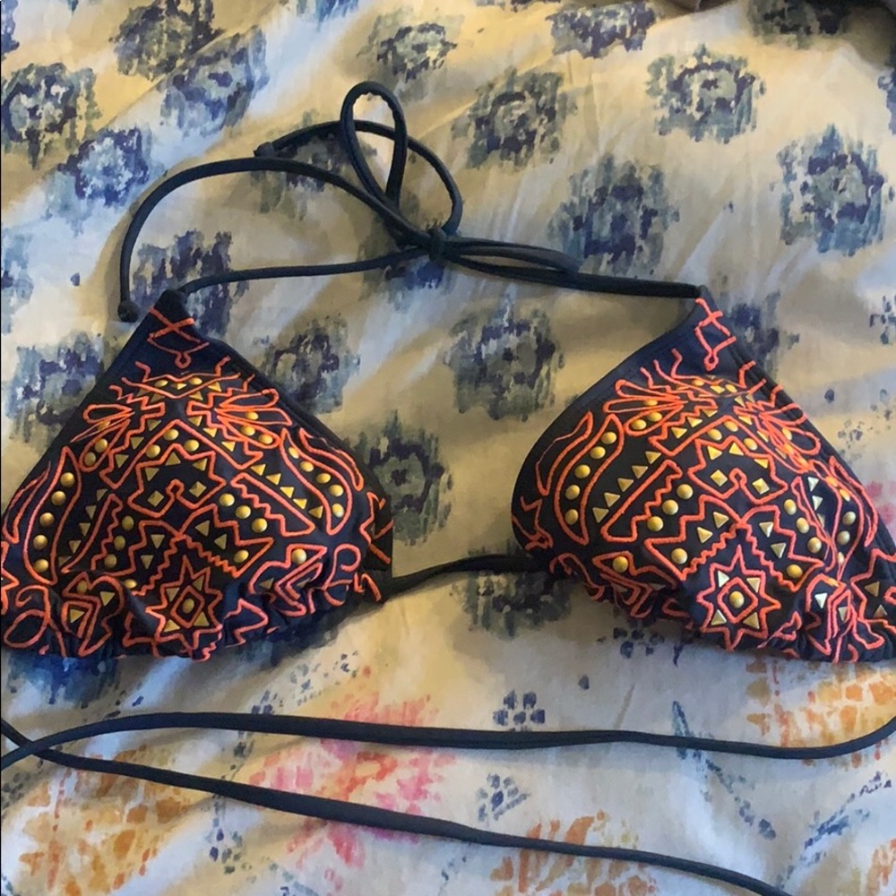 Super cute padded triangle bikini swim top.